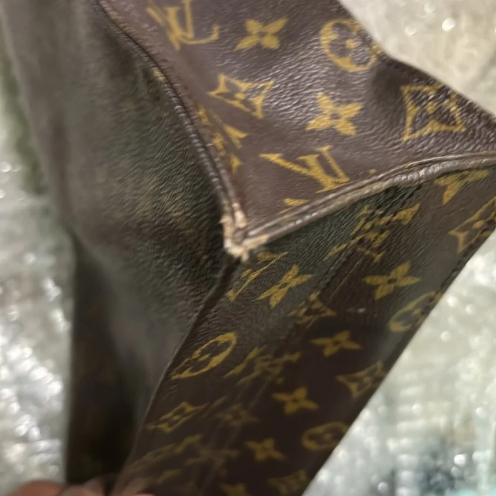 Louis Vuitton tote, rolled handles. Open top. - Picture 12 of 15